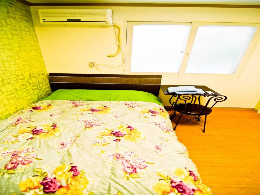 Kimchee Hongdae Guesthouse Seoul Exterior photo